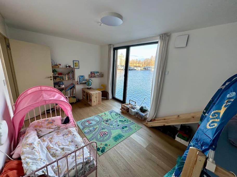 Villa One Of The Kind Houseboat Experience +boat Praga